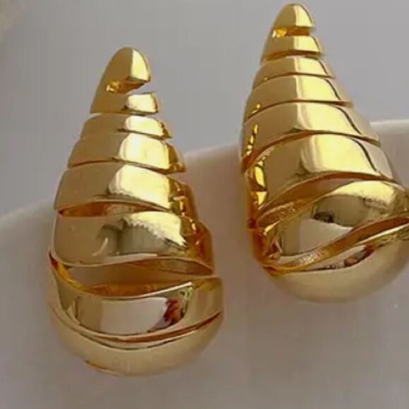 Gold bubble drop earring. So beautiful. Resemble BV - Picture 1 of 3